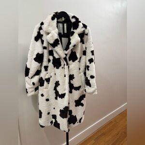 425. NWT! Amber Sky Cow Print Faux Fur Coat